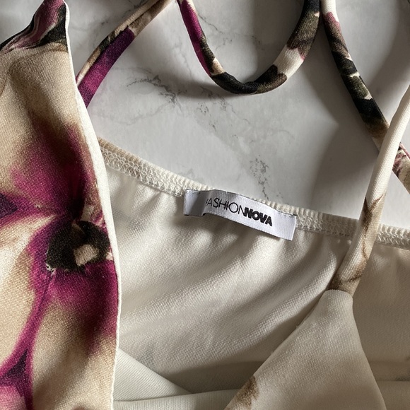 Fashion Nova floral romper - Picture 3 of 5